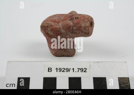 Der Kopf einer irdenen Tierfigine mit zwei klebrigen Tonkugeln als Augen, Figurin, Keramik, L 5,4 cm, H 4,4 cm, Israel Stockfoto