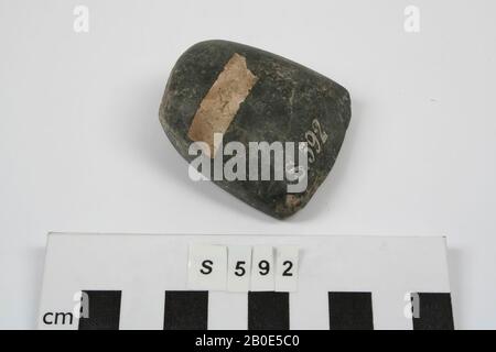 Eine keilförmige Steinaxt, Werkzeuge, Waffe, Stein, L 5 cm, W 4,5 cm, Stärke 2,4 cm, Griechenland Stockfoto