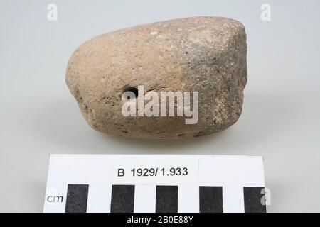 Ein großes Fragment eines Webgewichts aus gebackenem Ton, Werkzeugen, Steingut, Ton, H 10 cm, D 6,5 cm, Palästina Stockfoto