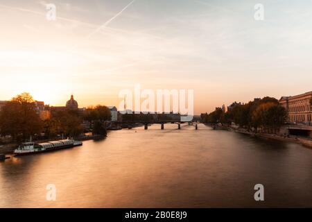 Brücke Pont des Arts über die seine Stockfoto