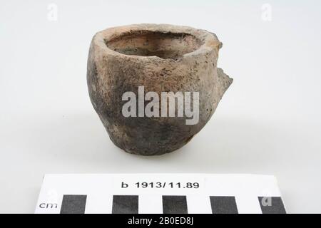 Die niederländische Römerzeit, Urne, Keramik, handförmig, h, 6 cm, Diam, inkl. Ohrset, 7,3 cm, roman, Niederlande, Groningen, Winsum, Garnwerd Stockfoto