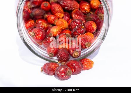 Getrocknete rote reife Rosehupffrucht Stockfoto