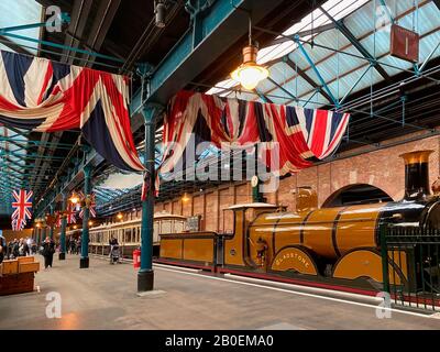 Alte Dampflok im National Railway Museum in York, England. Stockfoto