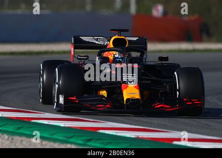 Montemelò, Barcelona - Spanien. Februar 2020. Formel-1-Vorsaisontest 2020. Februar 2020. Alexander Albon aus Thailand fuhr den Aston Martin RedBull Racing RB16 am zweiten Tag des F1 Wintertestens Credit: Marco Canoniero/Alamy Live News Stockfoto