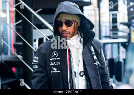 Montemelò, Barcelona - Spanien. Februar 2020. Formel-1-Vorsaisontest 2020. Februar 2020. Lewis Hamilton aus Großbritannien und das Mercedes AMG Petronas F1 Team am zweiten Tag des F1 Wintertestkredits: Marco Canoniero/Alamy Live News Stockfoto