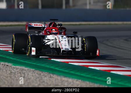 Montemelò, Barcelona - Spanien. Februar 2020. Formel-1-Vorsaisontest 2020. Februar 2020. Kimi Räikkönen aus Finnland fuhr den (7) Alfa Romeo Racing C39 am zweiten Tag des F1 Wintertests Credit: Marco Canoniero/Alamy Live News Stockfoto