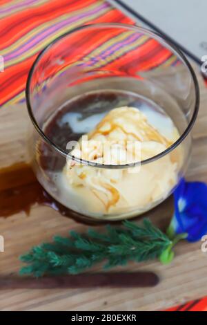 Affogato oder Kaffee und Eis, Kaffee Stockfoto