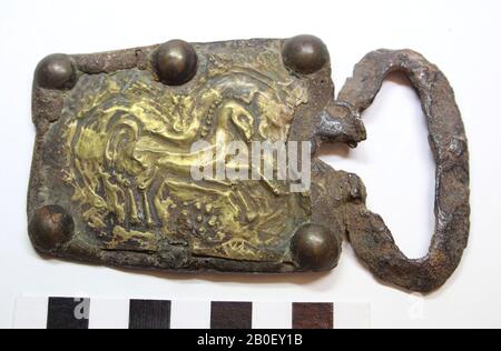 Spange, Metall, Bronze, 10,3 x 5,6 x 0,8 cm, Mittelaltertüm, Frankreich, unbekannt, unbekannt, unbekannt Stockfoto