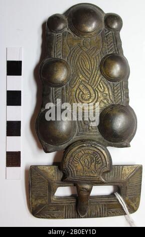 Spange, Metall, Bronze, 13,7 x 7,0 x 1,1 cm, Mittelaltertüm, Frankreich, unbekannt, unbekannt, unbekannt Stockfoto