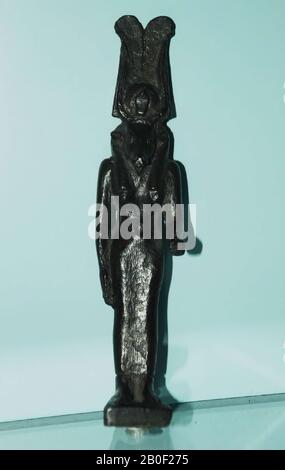 Statue, Hathor, stehend, Sonnenscheibe, Uraeus, Horn, Feder, Bronze, Göttin, Bronze, Länge: 12,5 cm, Spätzeit (?), Ägypten Stockfoto