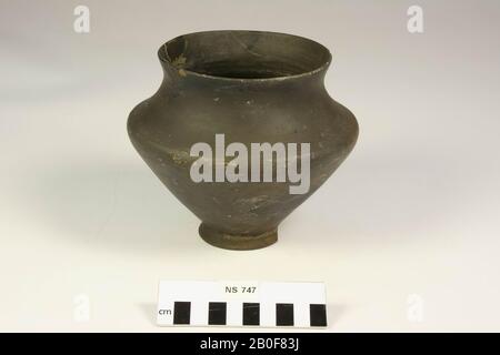 Die niederländische Römerzeit, Urne, Steingut, terra nigra, h, 13,3 cm, Diam, 15,2 cm, roman Anfang des 1. Jahrhunderts, Niederlande, Gelderland, Nijmegen, Nijmegen, Waal Stockfoto
