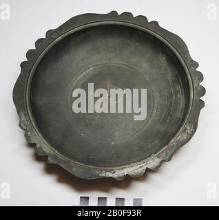 Altes Europa, Geschirr, Gericht, Metall, Bronze, 21,0 x 21,0 x 3,6 cm, roman, Frankreich Stockfoto