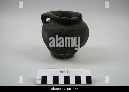 Die niederländische Römerzeit, Urne, Keramik, Terpaware, h, 10,6 cm, Diam, exkl. Ohr, 10,1 cm, roman, Niederlande, Groningen, Ten Boer, Ten Boer Stockfoto
