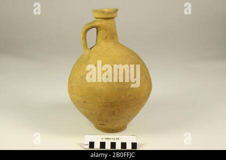 Becher mit Esel aus Steingut. Chips vom Rand, Kanne, Steingut, h: 25 cm, Diam: 18,5 cm, roman, Niederlande, Gelderland, Nijmegen, Nijmegen Stockfoto