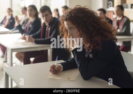 Elite TV-Serie (2018 - ) Spanien 2018 Staffel 1, Folge 6: Todo va a salir bien Created by Darío Madrona, Carlos Montero Director: Dani de la Orden Arón Piper, Mina El Hammani, Stockfoto