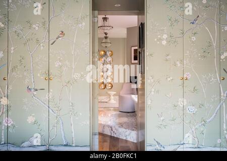 Chinoiserie Wandpapier für garderobentüren. Stockfoto