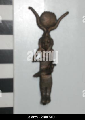 Statue, Isis, Horuskind, Horn, Sonnenscheibe, Jugendglocke, Bronze, Göttin, Bronze, Länge: 7 cm, Spätzeit, Saitianische Zeit, Ägypten Stockfoto