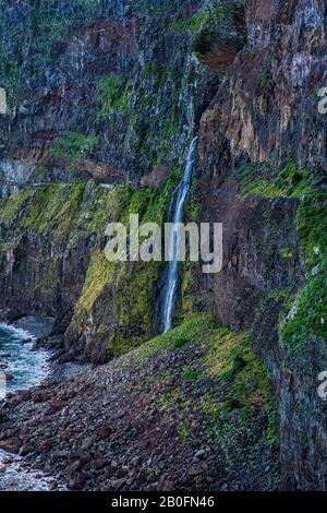 Wasserfallschleier der Frau auf der Insel Madeira, Portugal. Stockfoto