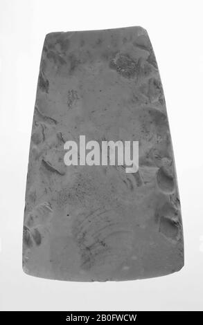 Steinaxt aus rechteckigem Querschnitt, Axt, Stein, Feuerstein, 7,1 x 4,5 cm, prähistorische -4000 Stockfoto