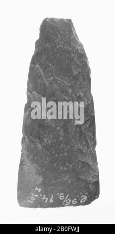 Feuersteinmeißel, meliert, grob gearbeitet, scharf am Rand, Axt, Stein, Feuerstein, Länge: 8,8 cm, prähistorische -4000 Stockfoto