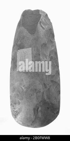 Großer Meißel aus grauem Feuerstein mit scharfer Kante, Axt, Stein, Feuerstein, Länge: 19,1 cm, prähistorische -4000 Stockfoto