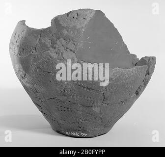 Niederlande Vorgeschichte, Urne, Fragment, Steingut, h, 14,4 cm, Durchm, 17 cm, Vorgeschichte -800, -500, Niederlande, Gelderland, Ede, Ede, Honslog Stockfoto