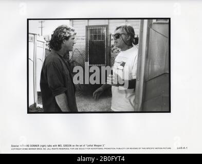 RICHARD DONNER AUF SET VON "LETHAL WEAPON 3" (1992) MEL GIBSON WARNER BROS/MOVIESTORE COLLECTION LTD Stockfoto