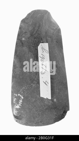 Polierte Axt aus Feuerstein, Axt, Stein, Feuerstein, Länge: 10,2 cm, prähistorische -4000 Stockfoto