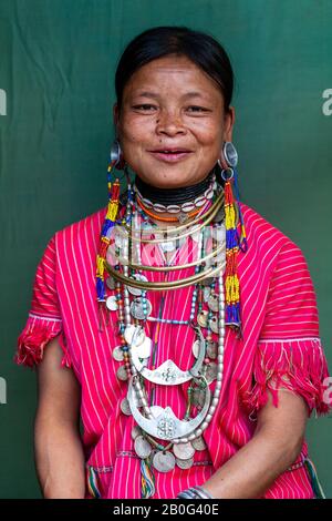 Ein Porträt Einer Frau Aus Der ethnischen Gruppe Kayaw, Htay Kho Village, Loikaw, Myanmar. Stockfoto