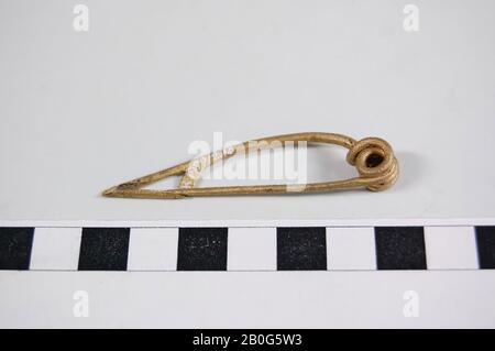 Fadenfibel, Fibeln, Drahtfibel, Metall, Bronze, Höhe: 6,4 cm, prähistorische 0-50, Niederlande, Nordbrabant, Oss, Kessel Stockfoto