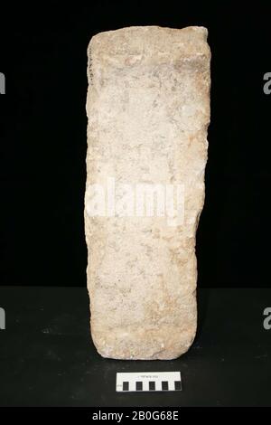 Niederländische Römerzeit, Altar, Fragment, Stein, Kalkstein, 57 x 20,5 x 15 cm, roman 150-250, Niederlande, Zeeland, Noord-Beveland, Colijnsplaat, Oosterschelde Stockfoto