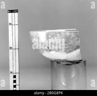 Typ: 39, kleine Töpferwaren, oberes Fragment (Skala) von Obstständer, flach dekorierter Rand, nicht komplett, Geschirr, Steingut, H 15,5 cm, D max 31 cm, Urük Periode 3800-3100 v. Chr., Syrien Stockfoto