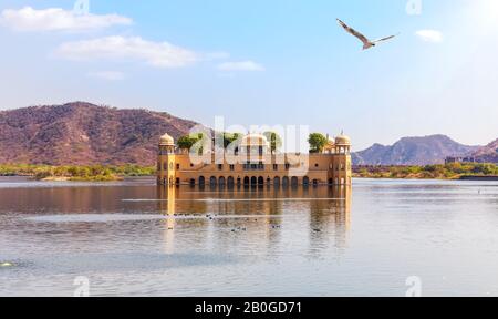 JAL Mahal Palast im Man Sagar Lake, Jaipur, Indien Stockfoto