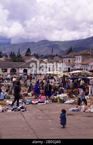 ECUADOR, HIGHLANDS, PUJILI, LOKALER INDISCHER MARKT Stockfoto