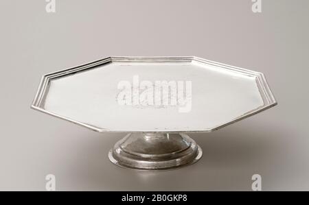 Thomas Parr I, Britisch, aktiv 1694-1750, Footed Salver, 1708/9, Silber, 3 1/4 x 11 1/8 x 11 1/8 Zoll. (8,3 x 28,3 x 28,3 cm Stockfoto