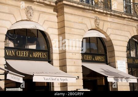 Van Cleef und Arpels kaufen in Place Vendome, Paris, Ile de france, Frankreich Stockfoto