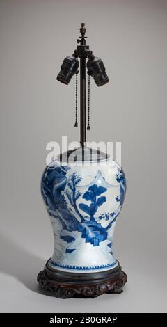 Chinesisch, Vase, Porzellan, Höhe: 10 1/2 Zoll (26,7 cm Stockfoto