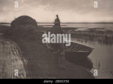 Peter Henry Emerson, Englisch, 1856-1936, geboren in Kuba, Marshman Going to Cut Schoof-Stuff, from Life and Landscape on the Norfolk Broads, 1886, Platinum Print, Bild: 7 15/16 × 11 15/16 in. (20,2 × 30,3 cm Stockfoto