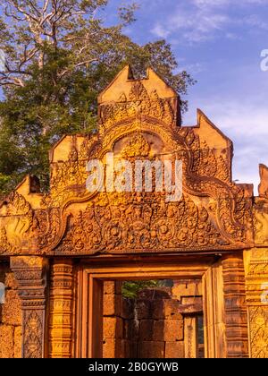 Bild des Bantay Sreay (Banteay Srei)Tempels, einem Teil des Archäologischen Parks Angkor Wat, in der Nähe von Siem Reap, Kambodscha. Stockfoto