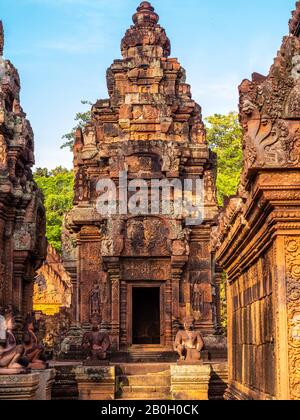 Bild des Bantay Sreay (Banteay Srei)Tempels, einem Teil des Archäologischen Parks Angkor Wat, in der Nähe von Siem Reap, Kambodscha. Stockfoto