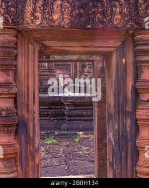 Bild des Bantay Sreay (Banteay Srei)Tempels, einem Teil des Archäologischen Parks Angkor Wat, in der Nähe von Siem Reap, Kambodscha. Stockfoto