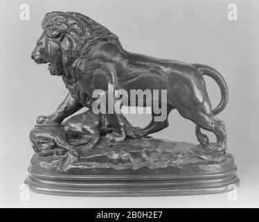 Antoine-Louis Barye, Löwe mit Wildschwein, Französisch, Antoine-Louis Barye (Französisch, Paris, 179-1875 Paris), 19. Jahrhundert, Französisch, Bronze, Höhe (mit Sockel): 15 Zoll (38,1 cm), Sculpture-Bronze Stockfoto