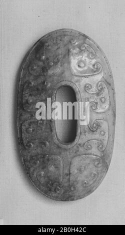 Gürtelring, China, Han-Dynastie (206 v. Chr.-A.C. 220), Kultur: China, Jade, H. 2 3/4 Zoll (7 cm); W. 1 5/8 Zoll (4,1 cm); D. 3/8 Zoll (1 cm), Jade Stockfoto