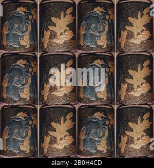 Tasche (Inrō) mit Design of Blind Men Climbing All Over Elephant Neben Banana Plants, Japan, 19. Jahrhundert, Japan, Lack, Roiro, Nashiji, Silber, Gold und farbige Hiramakie, Takamakie; Interieur: Nashiji und Fungame, 3 3/16 x 2 5/16 x 13 / 16 Zoll (8,1 x 5,9 x 2,1 cm), Inrō Stockfoto