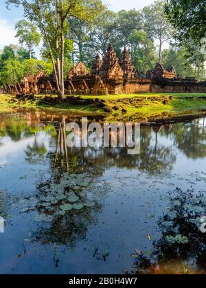 Bild des Bantay Sreay (Banteay Srei)Tempels, einem Teil des Archäologischen Parks Angkor Wat, in der Nähe von Siem Reap, Kambodscha. Stockfoto