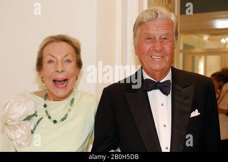 06.07.2019, Hamburg, Hamburg - Albert Darboven, Unternehmer, mit Frau Edda. 00S190706D424CAROEX.JPG [MODEL RELEASE: NEIN, PROPERTY RELEASE: N Stockfoto