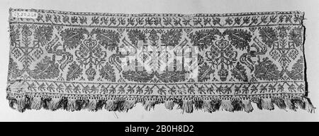 Band, Italienisch, 16. Jahrhundert, Italienisch, Seide und Leinen, L. 13 x W. (mit Fransen) 4 1/4 Zoll (33,0 x 10,8 cm), Textil-Woven Stockfoto