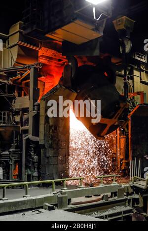 16.01.2020, Duisburg, Nordrhein-Westfalen, Deutschland - HKM Huettenwerke ThyssenKrupp Mannesmann in Duisburg-Huettenheim, wo Roheisen mit Schrott gemischt wird Stockfoto