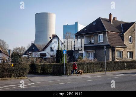 26.01.2020, Datteln, Nordrhein-Westfalen, Deutschland - Wohnhäuser in der Meistersiedlung vor dem Datteln 4-Kraftwerk, Uniper Kohle- Stockfoto