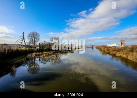 05.02.2020, Wesel, Nordrhein-Westfalen, Deutschland - Hochwasser im renaturalisierten Überschwemmungsgebiet, in dem die Lippemuendung in den Rhein fließt, Stockfoto